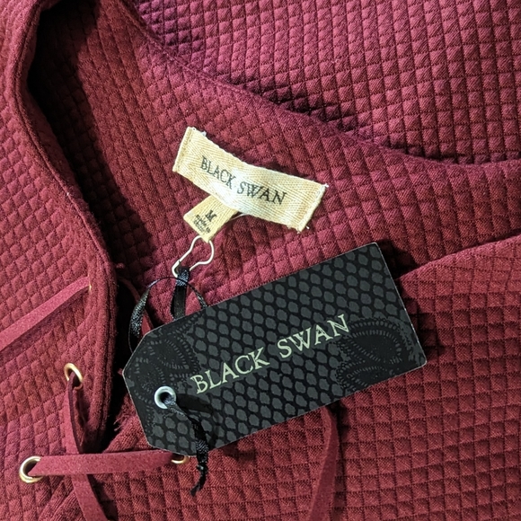 Black swan dress mauve dark red Sleeveless medium lace front boho quilted look - Picture 3 of 4